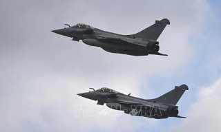 Anh, Pháp ném bom kho vũ khí nghi của IS tại Syria